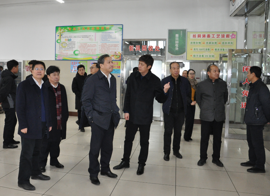 包校长一行听取李卡副处长汇报